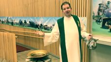 Sokneprest Torstein E. Nordal i Bogafjell har laget en splitter ny dåpssang. Foto: Eivind Kråvik, Bogafjell kirke