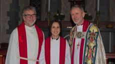 Tilsynsmann i Metodistkirken Øyvind Helliesen, Maria Pedersen og biskop Erling Pettersen etter ordinasjonen.