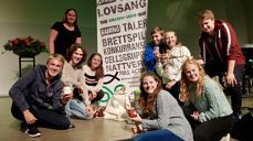 Ungdommene i Greenhouse i Bogafjell menighet i Sandnes har fått solid anerkjennelse for sitt miljøengasjement. Her med høstens grøde fra åkeren og omstøpte adventslys.