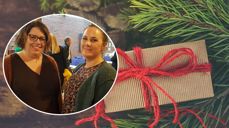 Diakon Anne Synnøve Vegge og familiekoordinator Marion Gundersen fra NAV er glade for samarbeidet om Julegaveaksjonen.