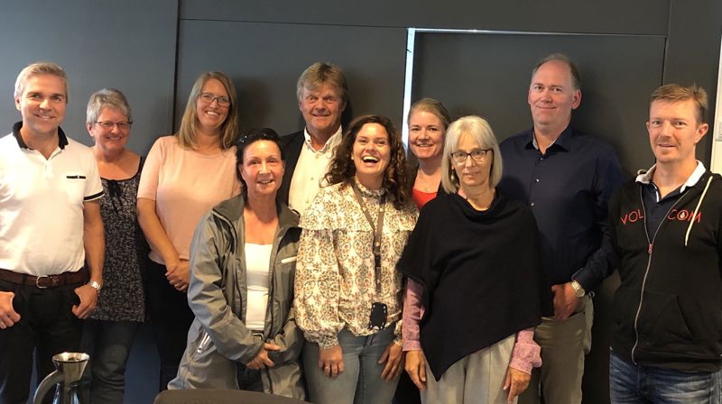 Gode smil i nettverksgruppa for sorgstøtte: F.v.: Magne Bjåstad (diakon i Gand menighet), Brit Reidun Tyvand (diakon i Varden menighet), Sybille Greiner (LEVE), Anne Beth Gilja Johansen (Sykehusprest SUS), Asbjørn Finnbakk (rådgiver diakoni Stavanger bispedømme), Oddbjørg Mellemstrand (Se Meg), Anbjørg Marie Aarsheim (Landsforeningen uventet barnedød LUB), Susanne Falch (Pårørendesenteret Stavanger), Arild Aanestad (LUB), Nils Ragnar Olsen (Et barn for lite).