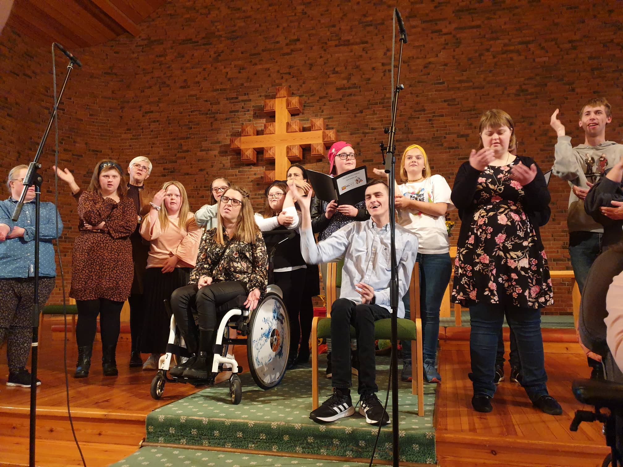 I Norheim kirke opptrådte HEL-koret for første gang siden oppstarten. Foto: Inger Synnøve Stange