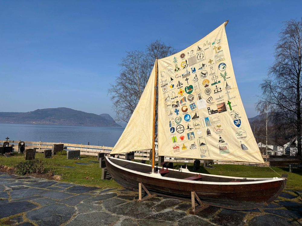 Jubileumsbåten på Hjelmeland.