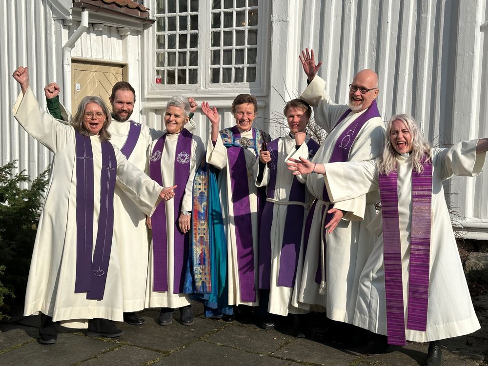 Alle prestene og biskopen på festgudstjeneste i Egersund kirke. Foto®IvarBarane.