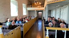 Kyrkjesafari sto på programmet laurdag, med besøk i blant anna Orre gamle kyrkje.