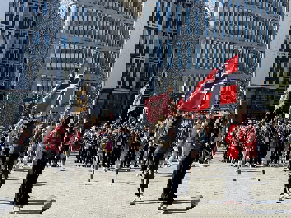 Prosesjon gjennom byen. Foto: Utstein pilegrimsgård