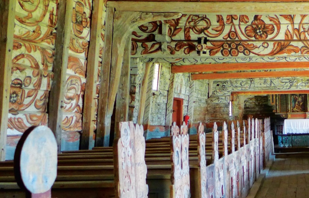 Årdal gamle kirke fra 1620 er et prakteksempler på Stavangerrenessansen. Prekestol og altertavle er av Gottfried Hendtzschel. Foto: Gunn Heidi Dybdahl