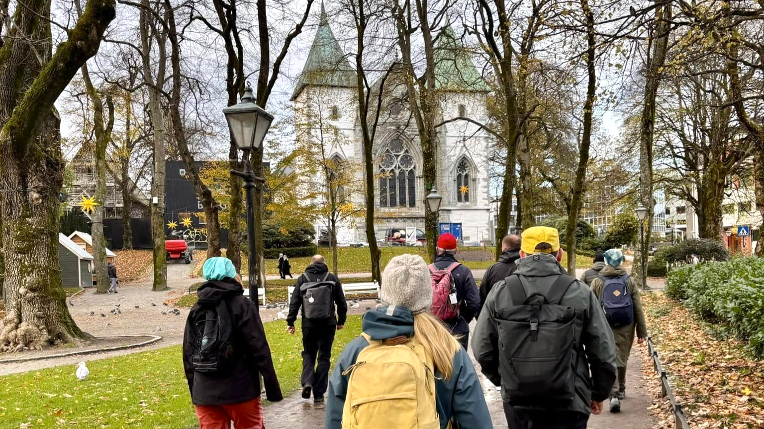 vandring mot domkirken