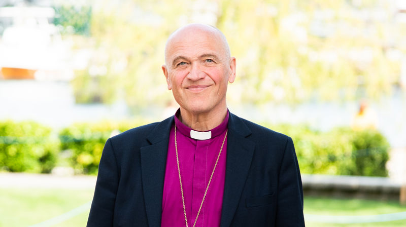 Skriver om pandemi og pinse