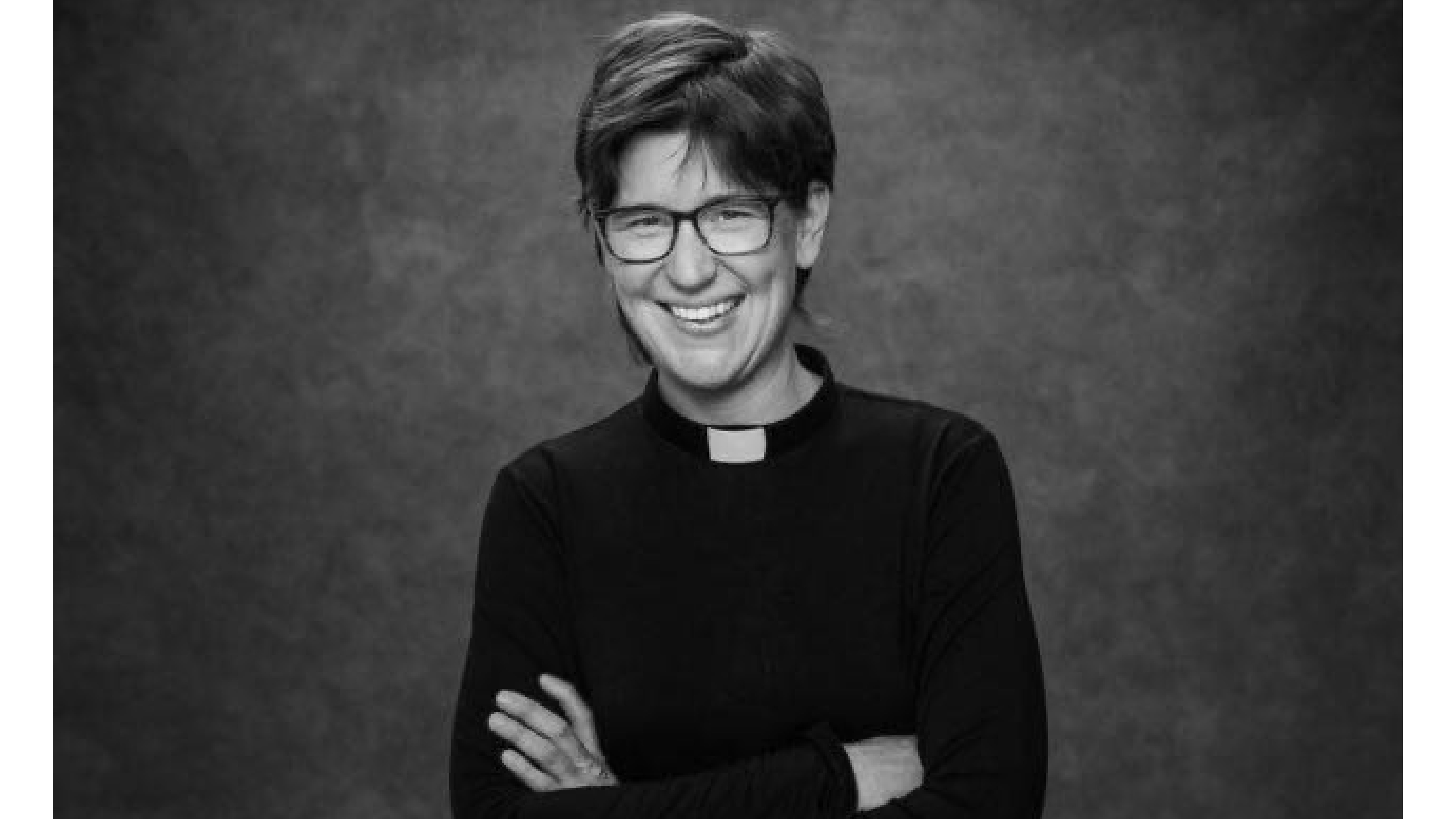 Karoline Faber er godt i gang med arbeidet som dialogprest. Nå vil hun gjerne hjelpe flere som ønsker å få fart i dialogarbeidet lokalt. Foto: Nina Holtan