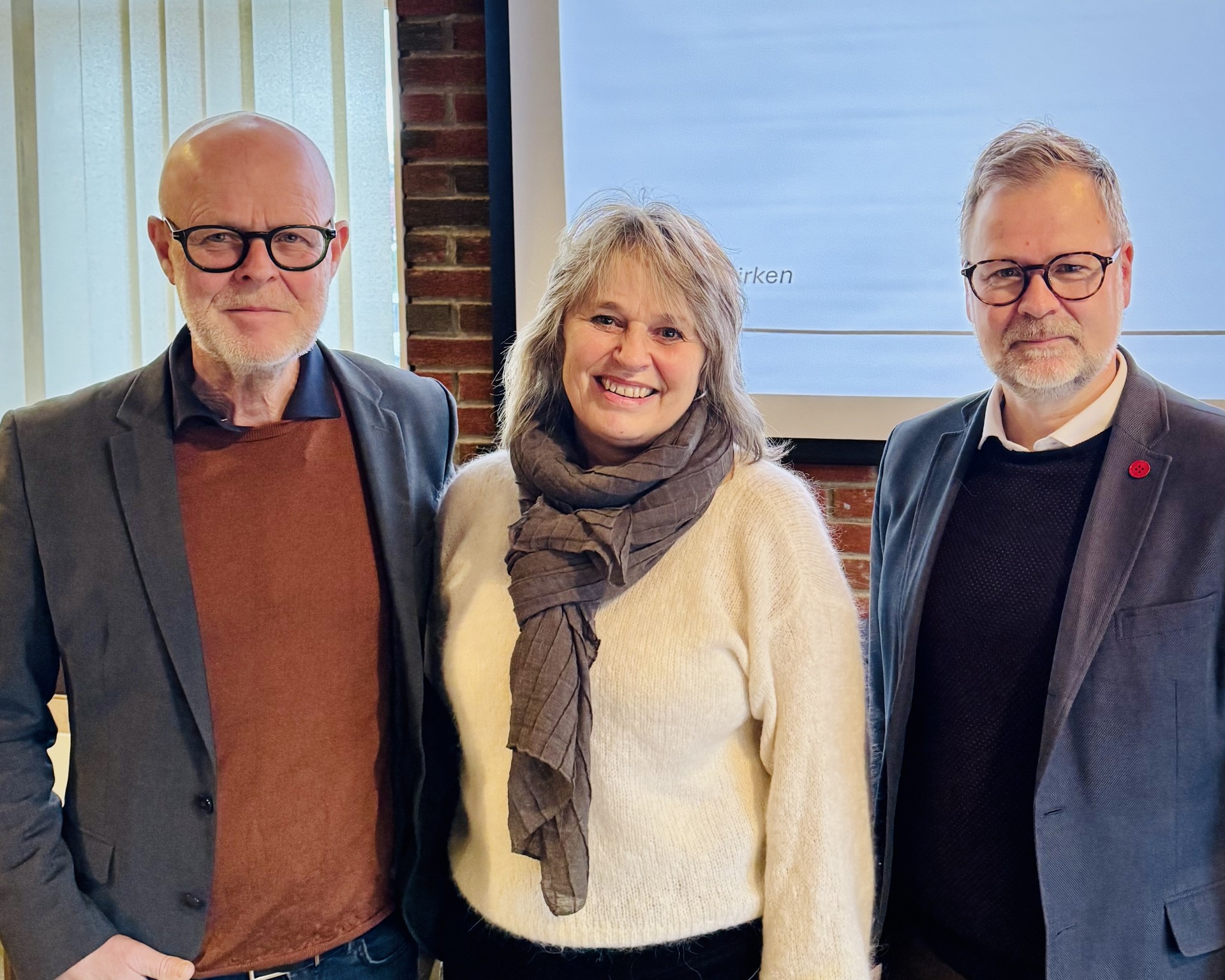 Tore Dvergastein (f.v.), kulturrådgiver i bispedømmet, Astri Olga Tretterud, rådgiver for diakoni og samfunn, og domprost Sveinung Hansen stod i bresjen for dagens fagdag.