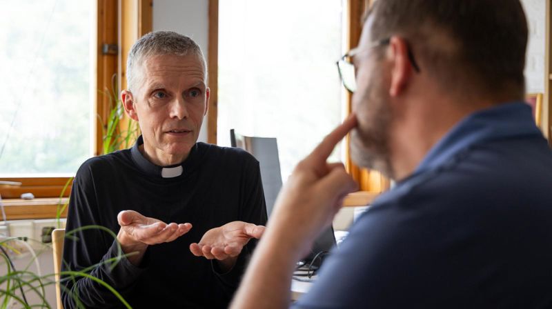 Bispedømmet har som mål at det kommer minst to personer fra hvert prosti. Deltakelse avklares med din prost og kirkeverge.