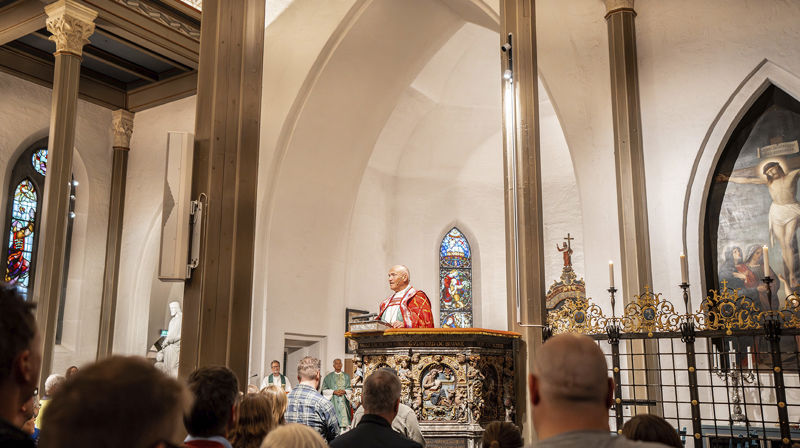 Biskop Jan Otto Myrseth var vertskap for Stiftsdagen som samlet 500 ansatte i Tunsberg. Her fra pilegrimsmessen i Tønsberg domkirke. Alle foto: Eddy Diakanua