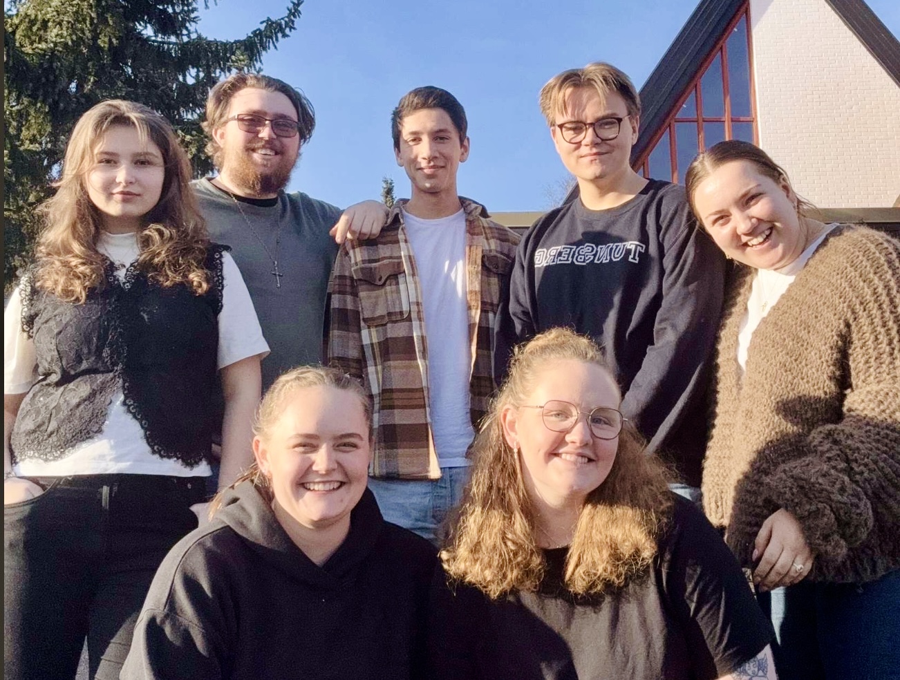 Ungdommens bispedømmeråd i Tunsberg. Fra venstre bak: Sarah Holme, Sebastian Kaltoft Hansen, Keno Fuhrmann, Christian-Frederik Berthelsen Kopperud, Bleona Johannessen. Fra venstre foran: Marianne Borgersen og Frida Adeleide Hestnes