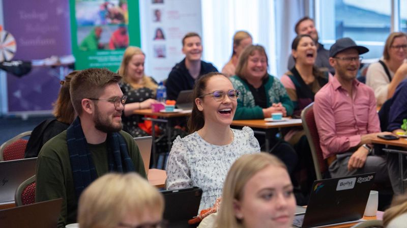 Å delta i ungdomsdemokratiet gir både innflytelse og fellesskap. Foto: Den norske kirke
