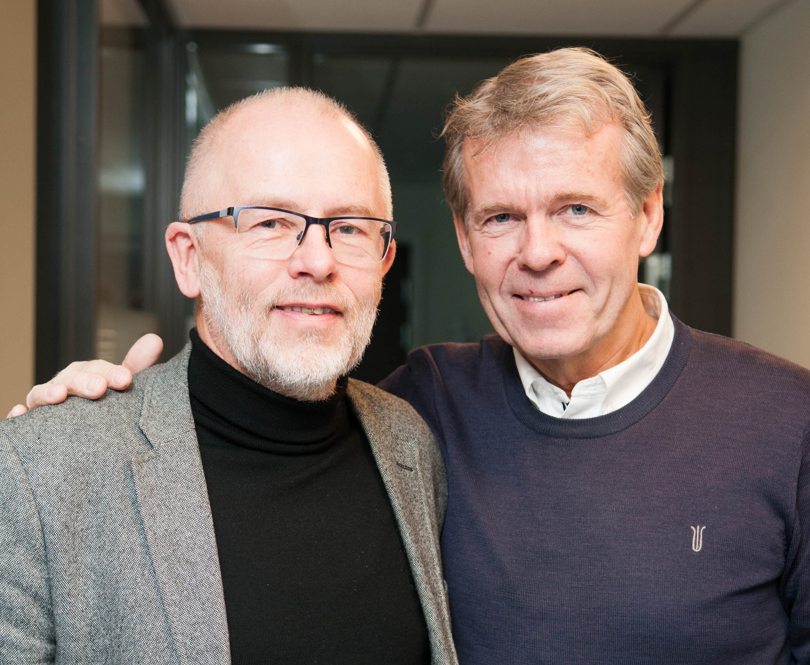 Sokneprest Ivar Flaten (t.v) og biskop Per Arne Dahl. Foto. H. Guii-Larsen