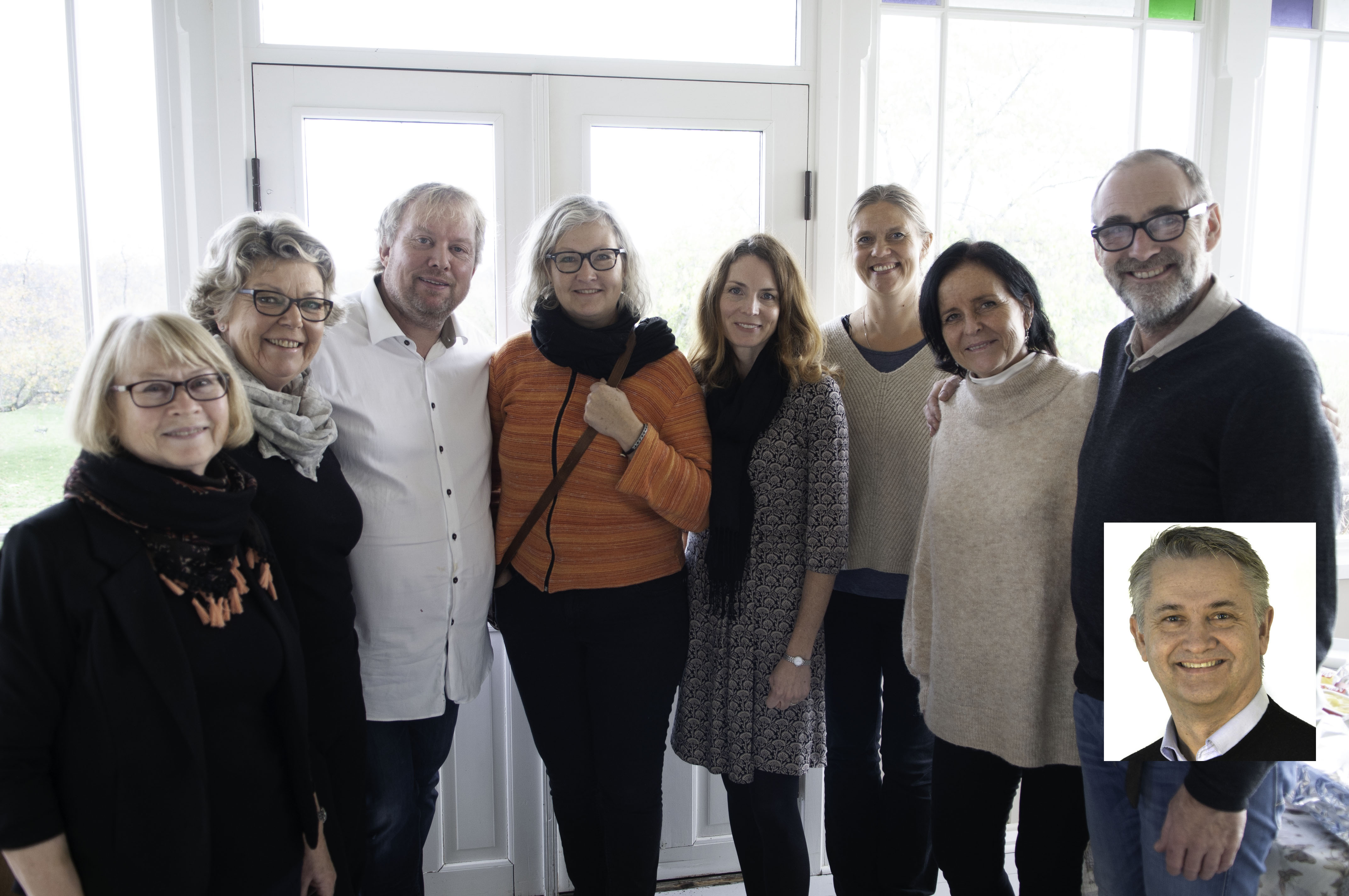 Noen av deltakerne i Peregrinus (fra venstre): Ragne Aavik Ormbostad (Tønberg domkirkes menighetsråd), Ellen E. Wisløff (menighetsrådleder, Nøtterøy), Carl Ove Fæster (sokneprest i Borre), Inger Bækken (sokneprest i Færder), Brooke Bakken (kirkeverge, Færder), Cecilia Gustavsen (kurator, Slottsfjellsmuseet), Tone Lyngstad Nyaas (kurator, Haugar) og Tollef Thorsnes (billedkunstner). Innfelt: Jan Terje Christoffersen (sokneprest i Tønsberg domkirke).