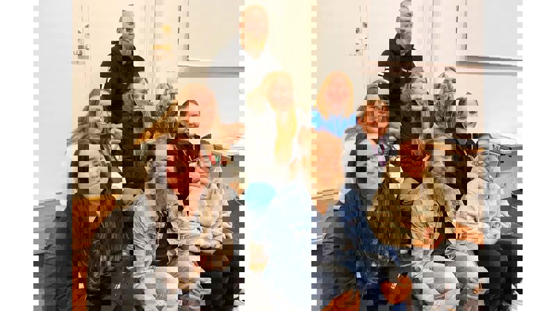 Ungdommens bispedømmeråd ble valgt inn på Ungdommens bispedømmemøte i oktober 21. Foran fra venstre: Bjørg Herdis Bøe Hansen, Sondre Karstad, Mathilde Brownrigg, Bleona Johanessen, Sol-Angelika Grønvold Solumsmoen, Frida Adeleide Hestnes, Marianne Borgersen, Robin Christopher Solbakken.