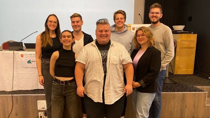 Den norske kirkes Ungdomsutvalg 2021-2022. F.v. Nora Antonsen (leder), Amanda Anvar, Christian Heidisønn Klaussen,  Sondre Søndervik, Ole Andreas Grøtte Børnes, Matilde Ødegaard og Thomas Granheim Iversen. Karen Helene Bøhn Melhus var ikke til stede da bildet ble tatt.