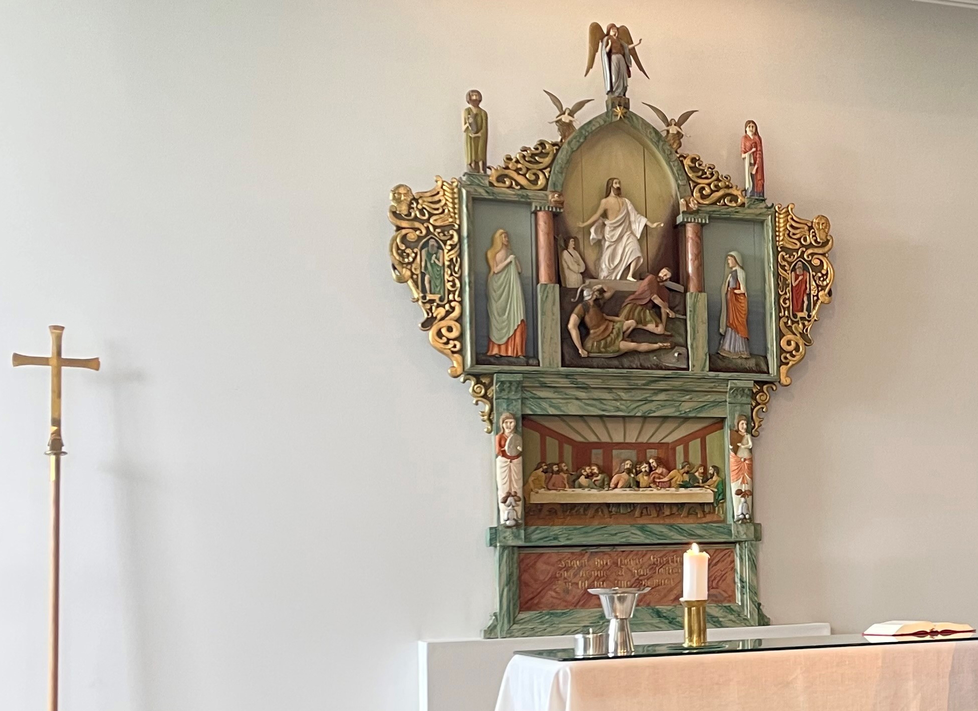 bilde av alter i stasjonskapellet.