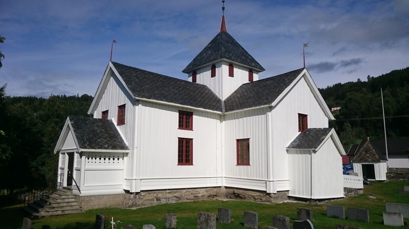 Åpent kapell på Tretten