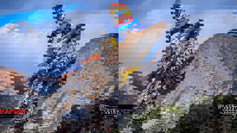 Driver tenåringen på med toppidrett                   eller bor familien i utlandet?