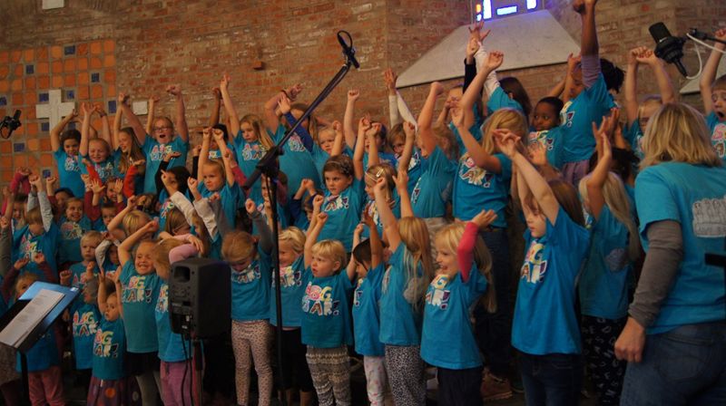 Tors 24.11: Jarle Waldemar og Åmot Barnegospel