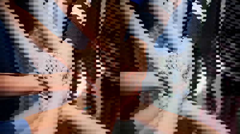 FRIVILLIG I MODUM MENIGHET