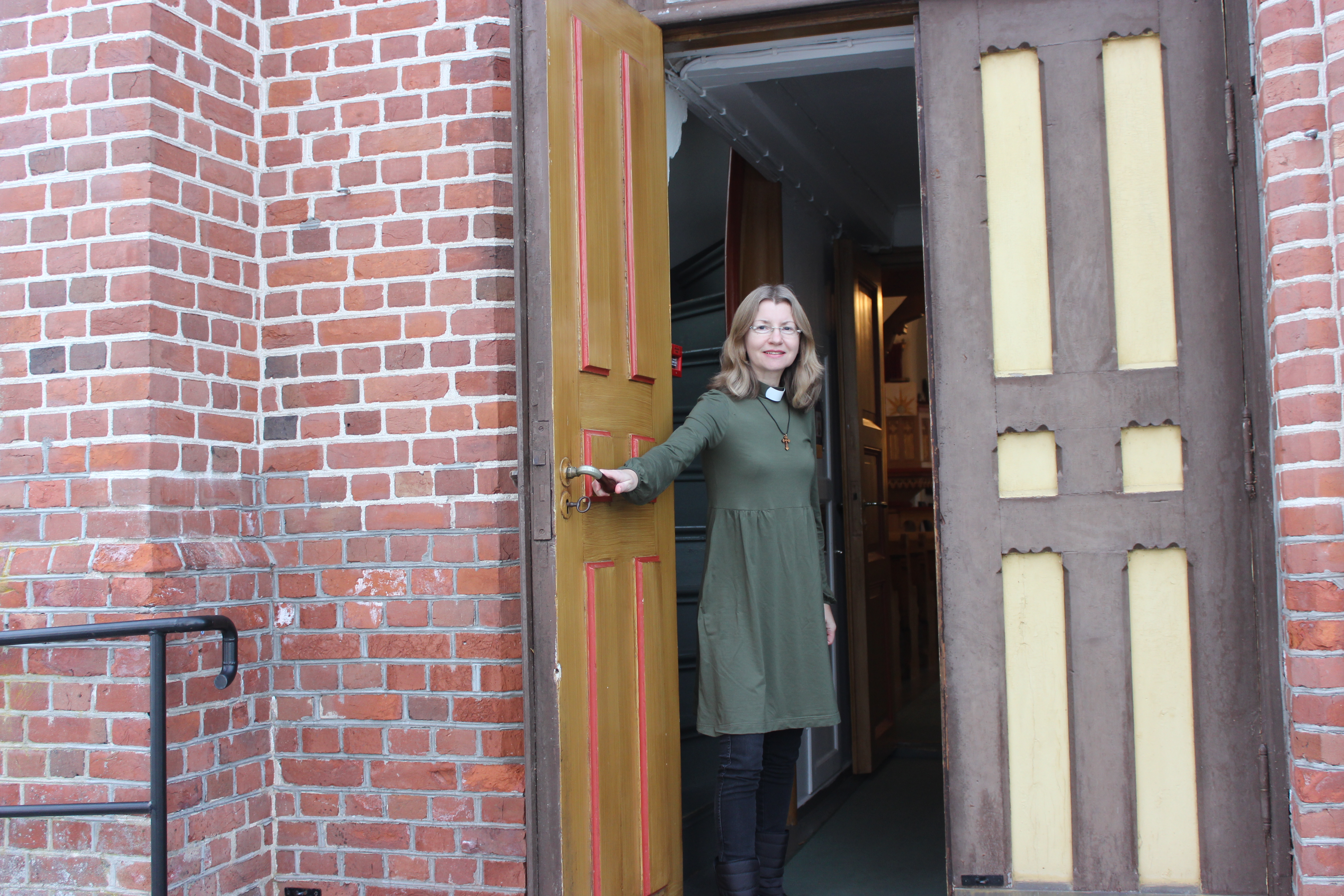 Åpner dørene til Snarum kirke