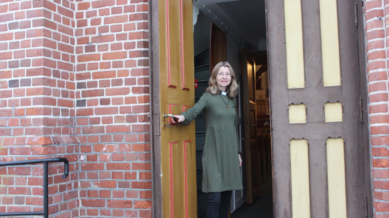 Åpner dørene til Snarum kirke