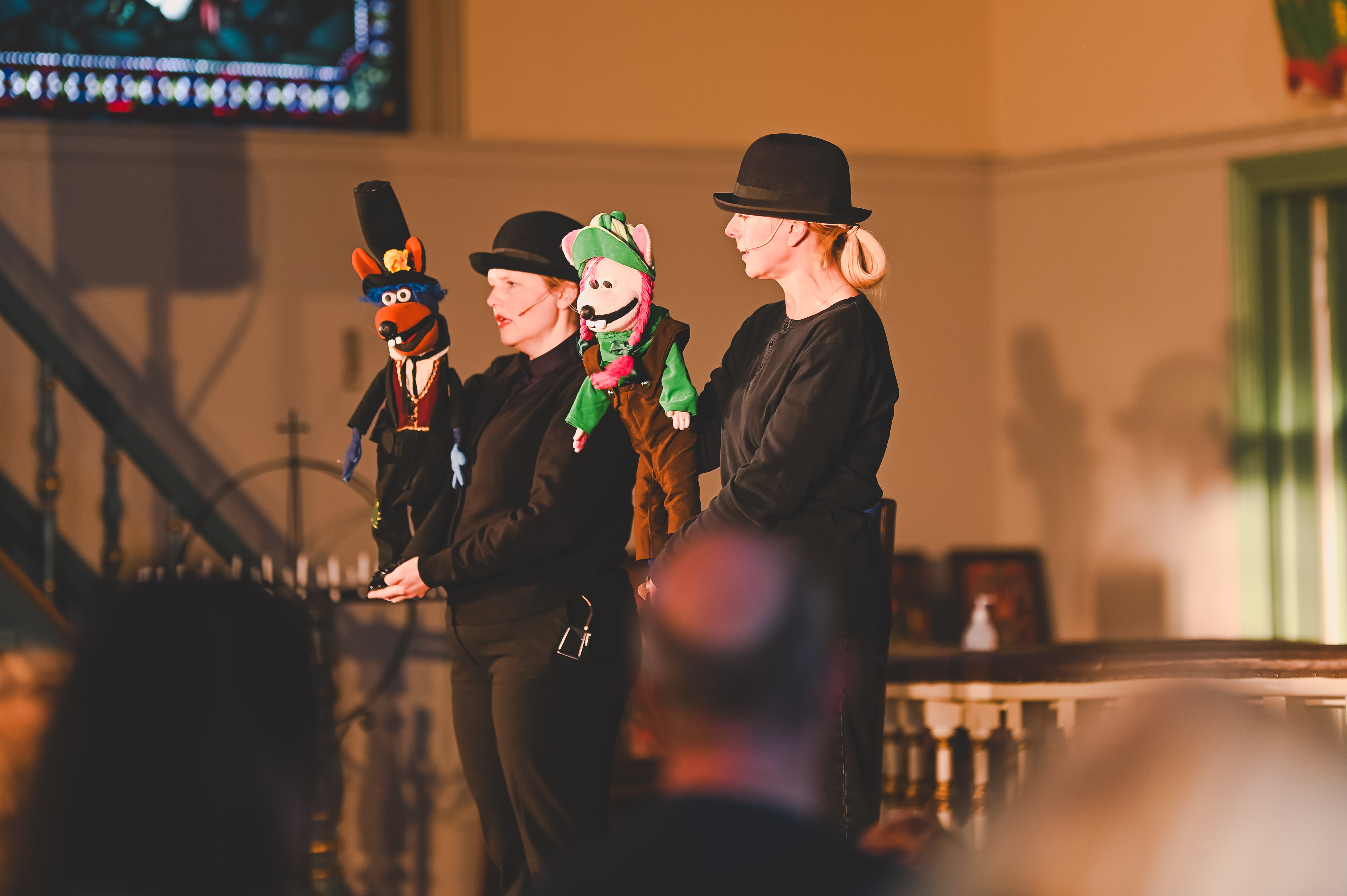 Kirkerottene fremføres i Askim kirke. Foto: Noiva photography