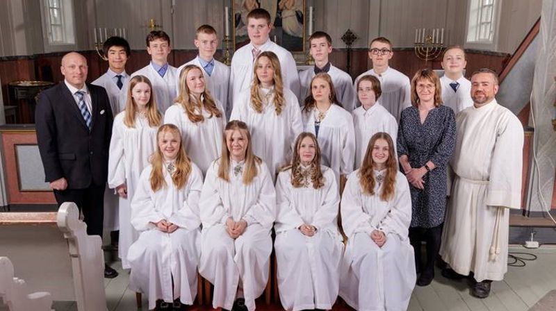 Konfirmanter i Leirfjord kirke 2023
