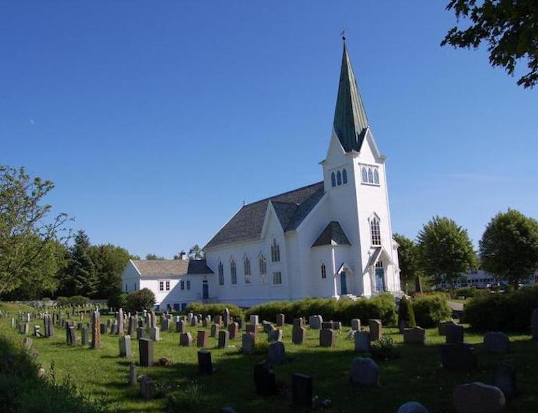 Lindås kyrkje (foto: heimesida til Lindås sokn)