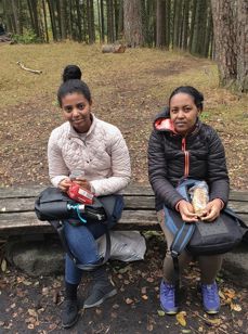   Ved bålet på Ramlapinnen fikk Snayt og Million assosiasjoner til eritreisk kaffeseremoni. Foto: Atle Eikeland