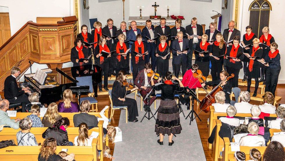 Ås kirkekor starter øvelsene – nye korsangere ønskes velkommen!