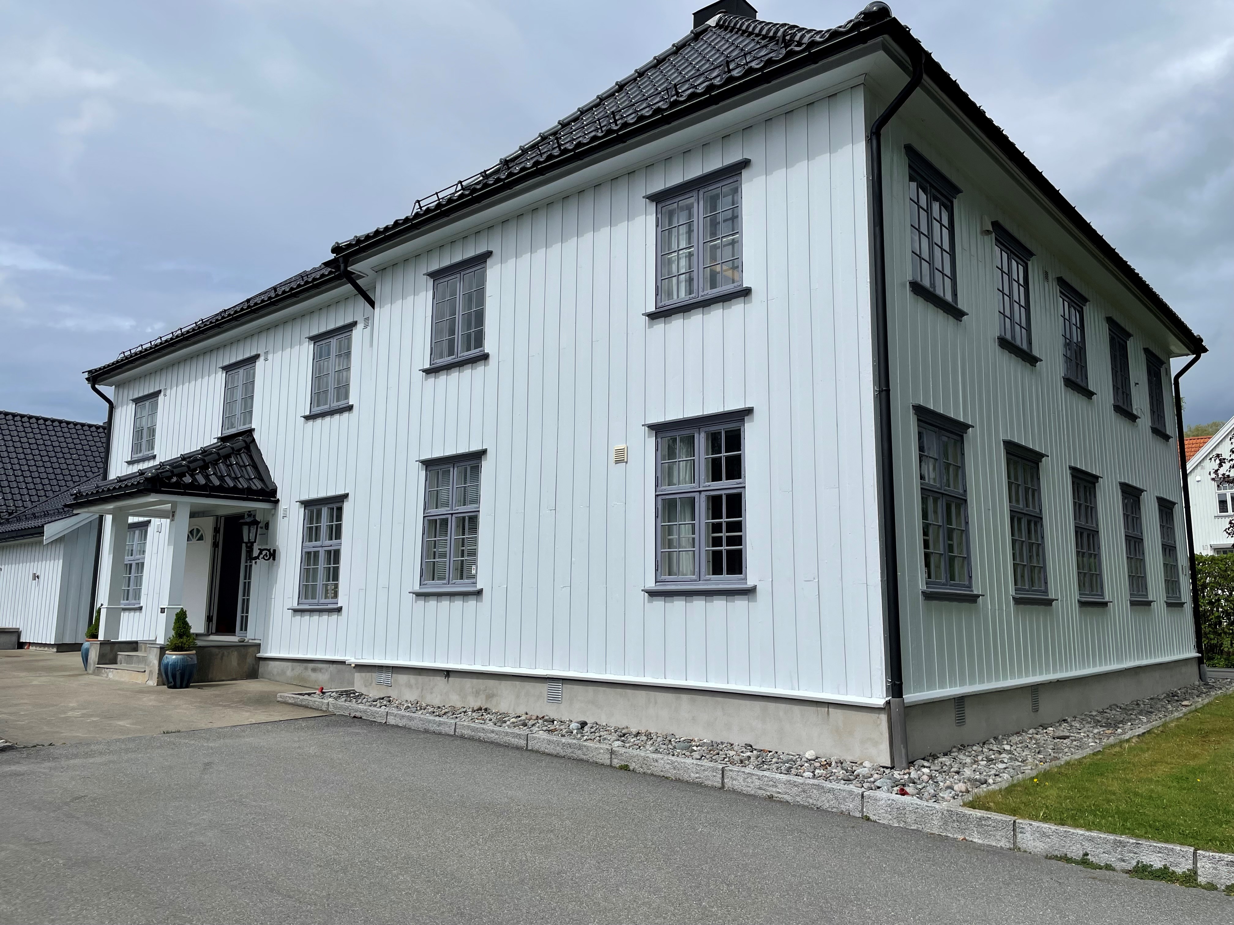 Bilde av Ås kirkekontor. Foto: L Janson-Haddal