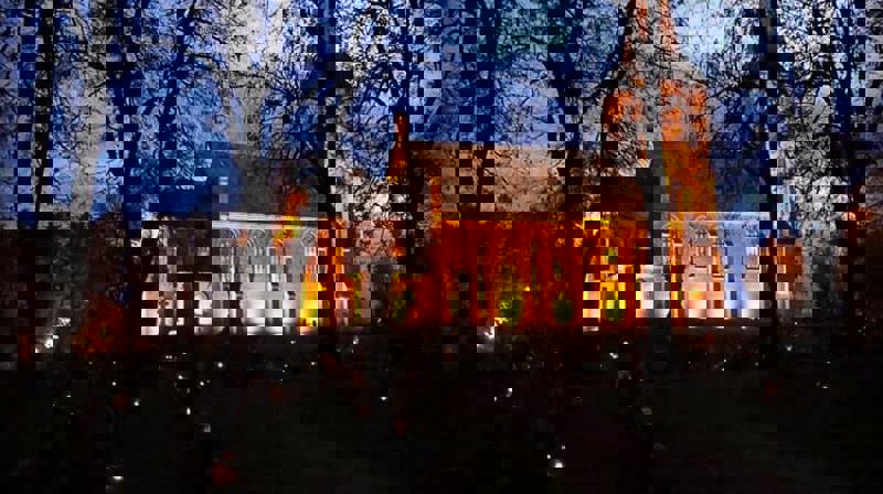 Søndag 8. desember kl. 18.00 «Mens vi venter» med lokale Askerkor.