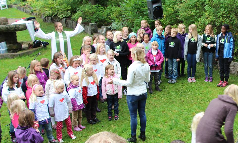 Friluftsgudstjeneste med dåp på Asker museum