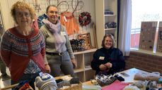 Håndarbeidsdamene på Novembermarkedet