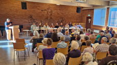 Paneldeltakere og publikum på Askertun