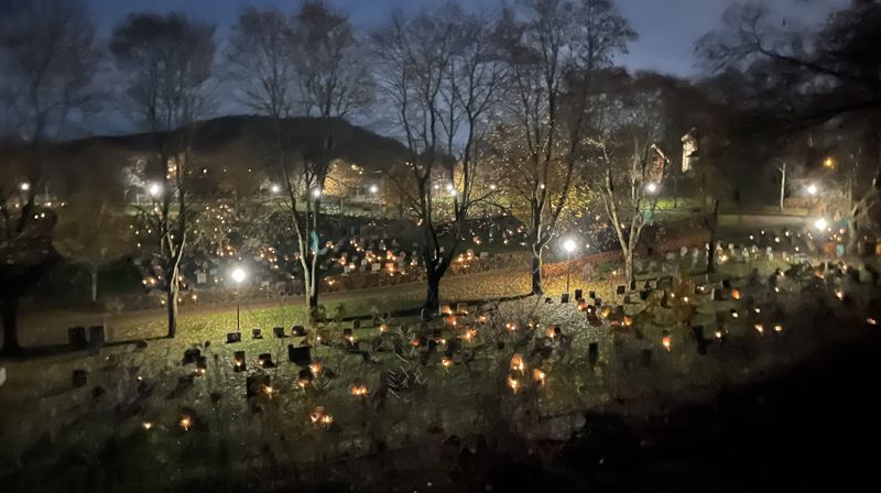 Kirkegården på Allehelgensdag