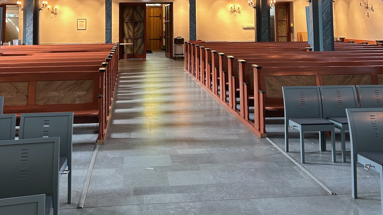 Hellene i gulvet i Asker kirke rommer hemmeligheter.