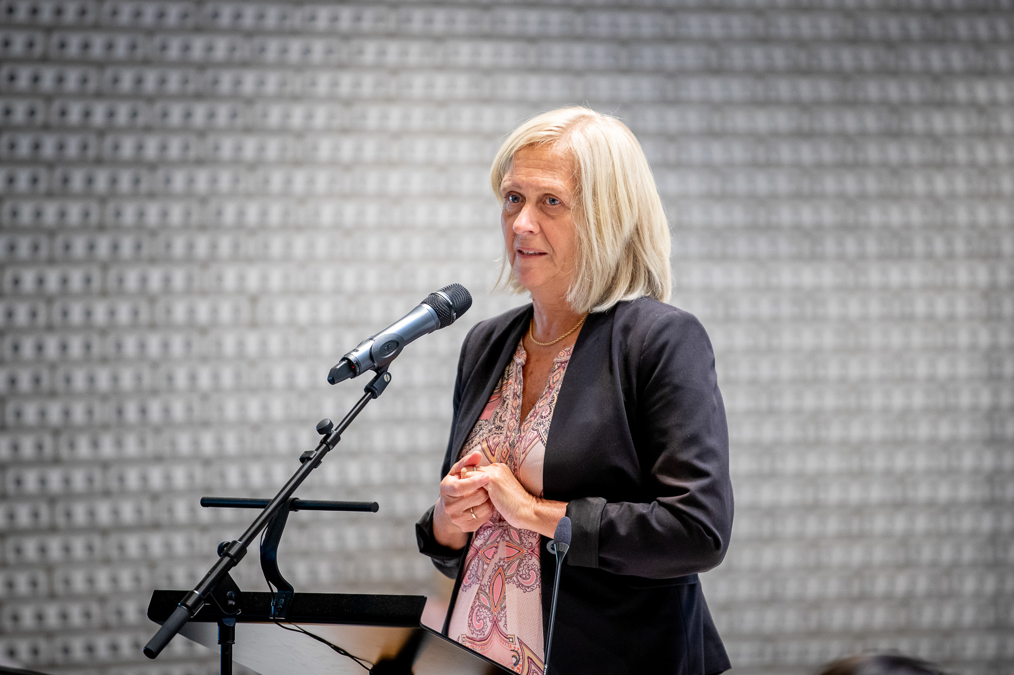 Administrerende direktør i KA – Arbeidsgiverorganisasjonen for kirkelige virksomheter, Marit Halvorsen Hougsnæs, innledet rundt tema kirkelig organisering. Foto: Bo Mathisen / Asker kirkelige fellesråd