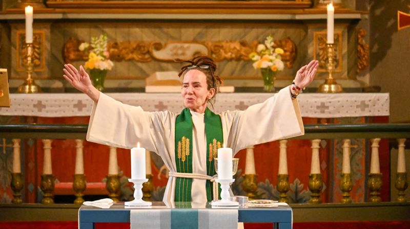 Biskop Sunniva Gylver feiret gudstjeneste med de ansatte i Askerkirkene. Foto: Asker kirkelige fellesråd