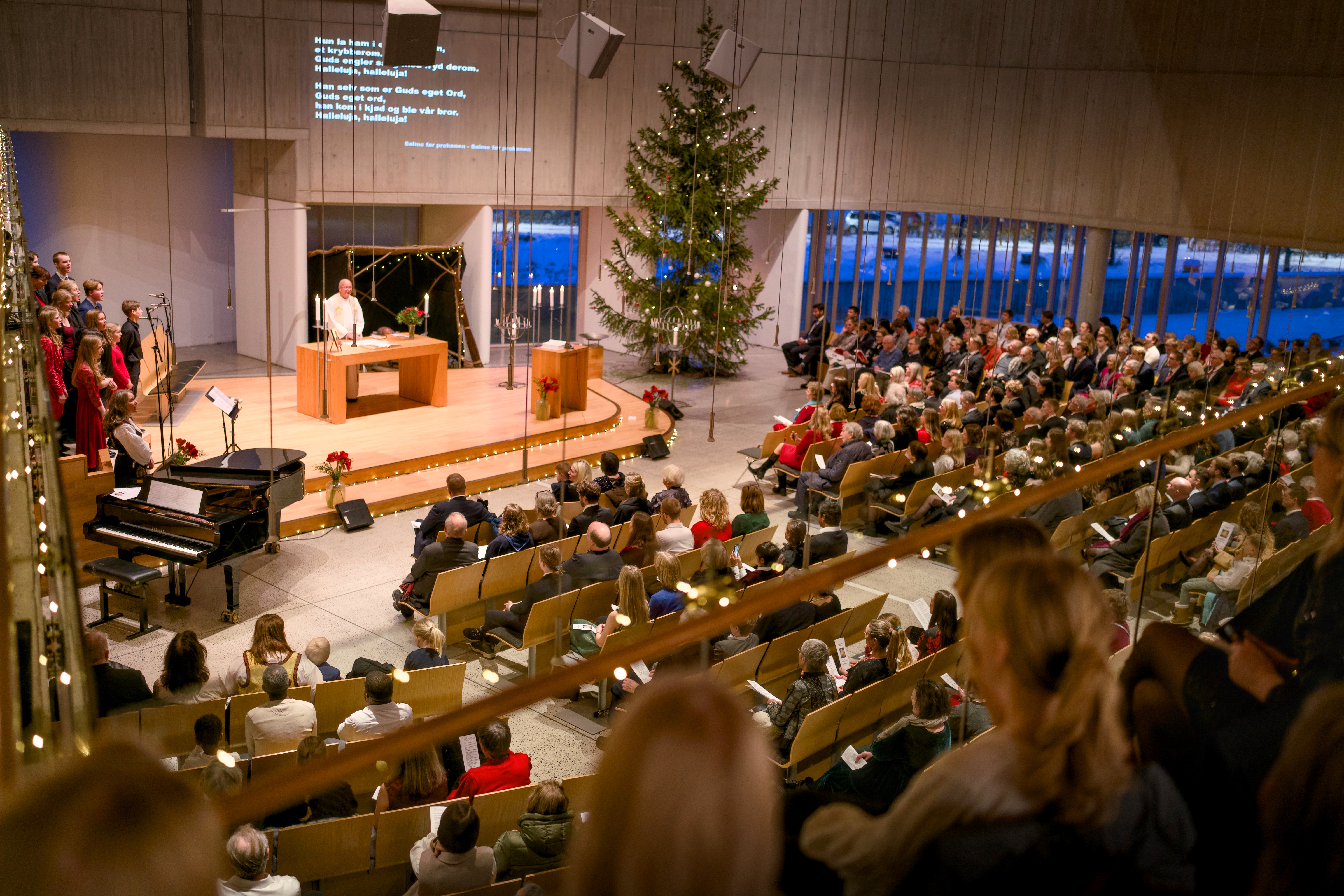 Vardåsen kirke var fullsatt også julaften 2024. Foto: Sven Erling Brusletto