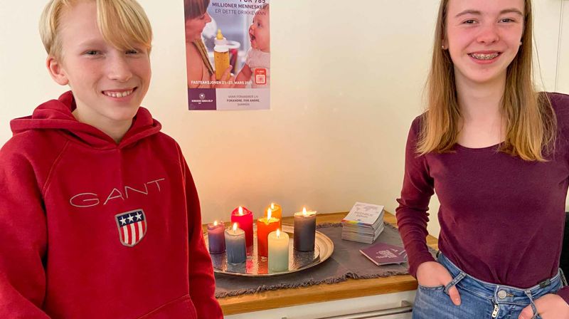 Frank Wernes Laug og Johanne Narjord Thue forbereder digital fasteaksjon i Slemmestad og Nærsnes menighet. Foto: Marita Bjørke Ådland