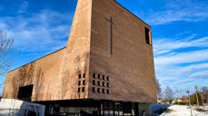 Teglen, Spikkestad kirke- og kultursenter er en av kirkene som åpner dørene for 100 deltakere allerede på søndag. Foto: Jørgen Svartvasmo / Asker kirkelige fellesråd