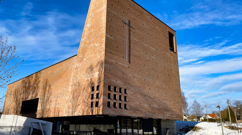 Teglen, Spikkestad kirke- og kultursenter er en av kirkene som åpner dørene for 100 deltakere allerede på søndag. Foto: Jørgen Svartvasmo / Asker kirkelige fellesråd