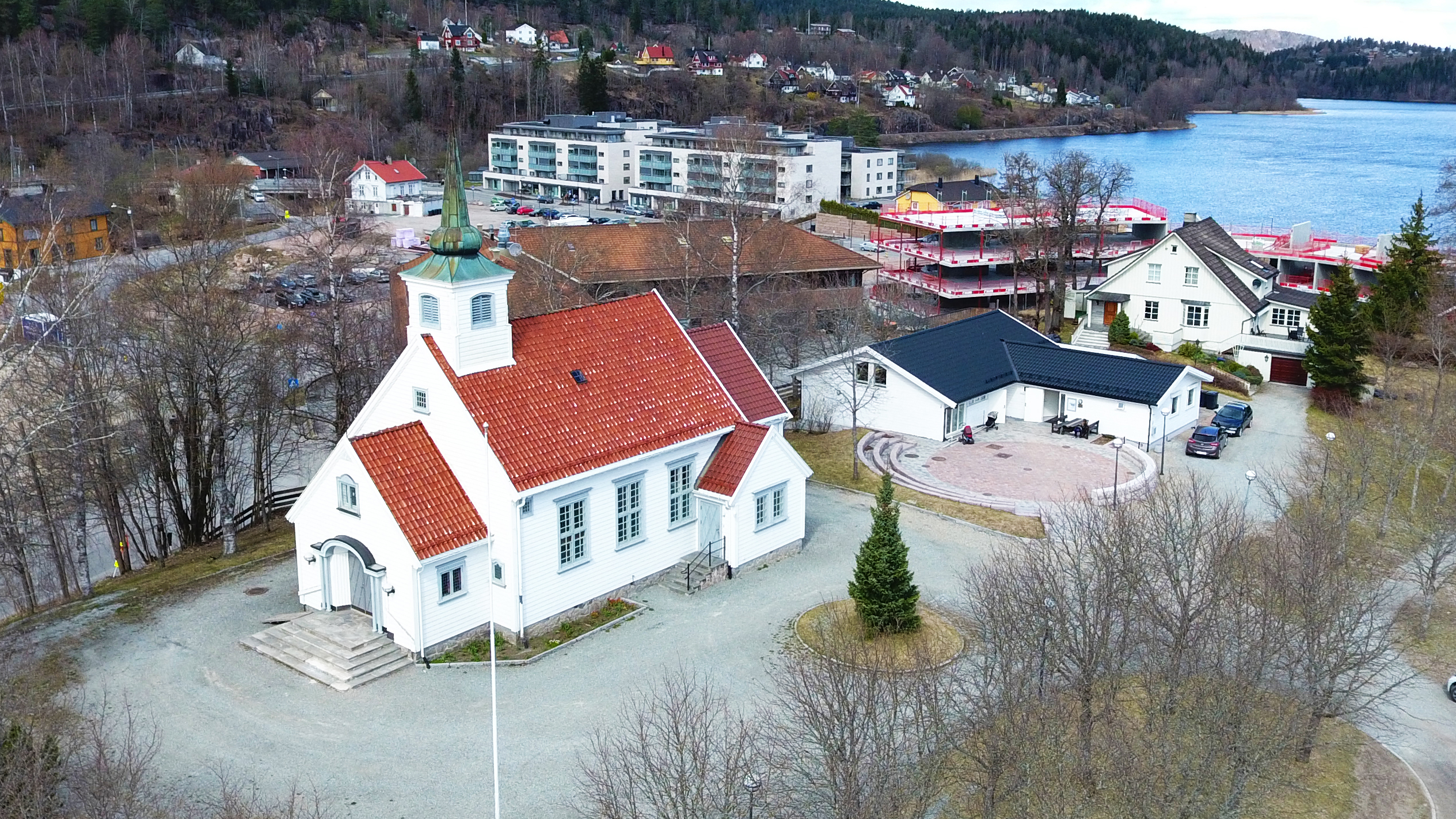 Om Heggedal kirke