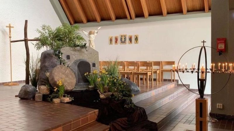 Påskefeiring i Holmen kirke